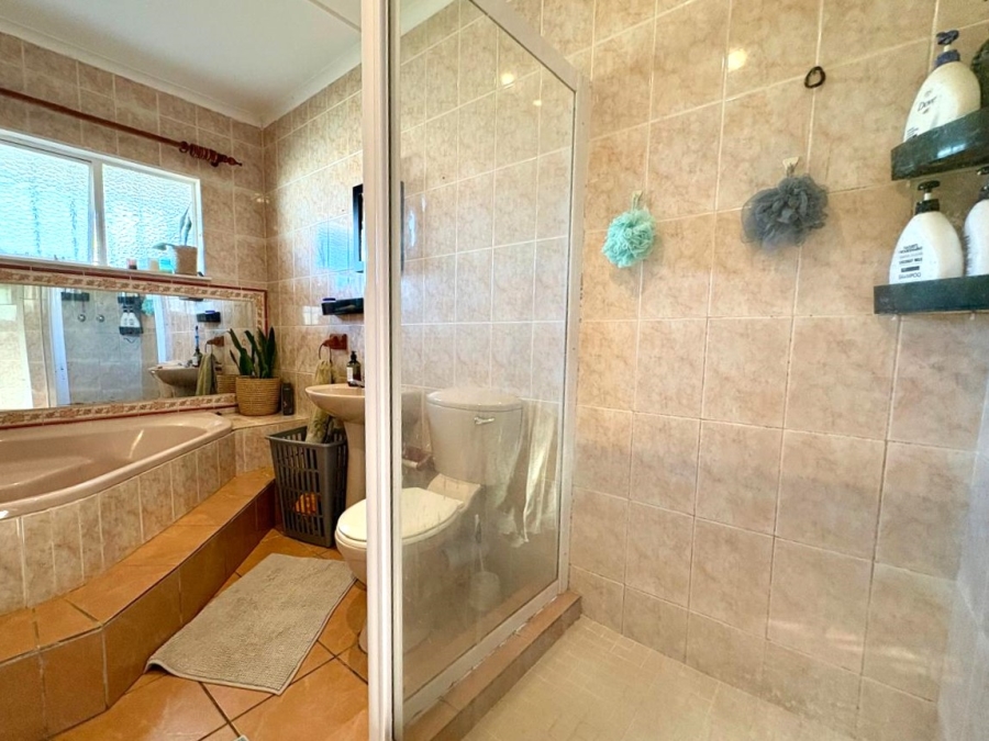 4 Bedroom Property for Sale in Gonubie Eastern Cape